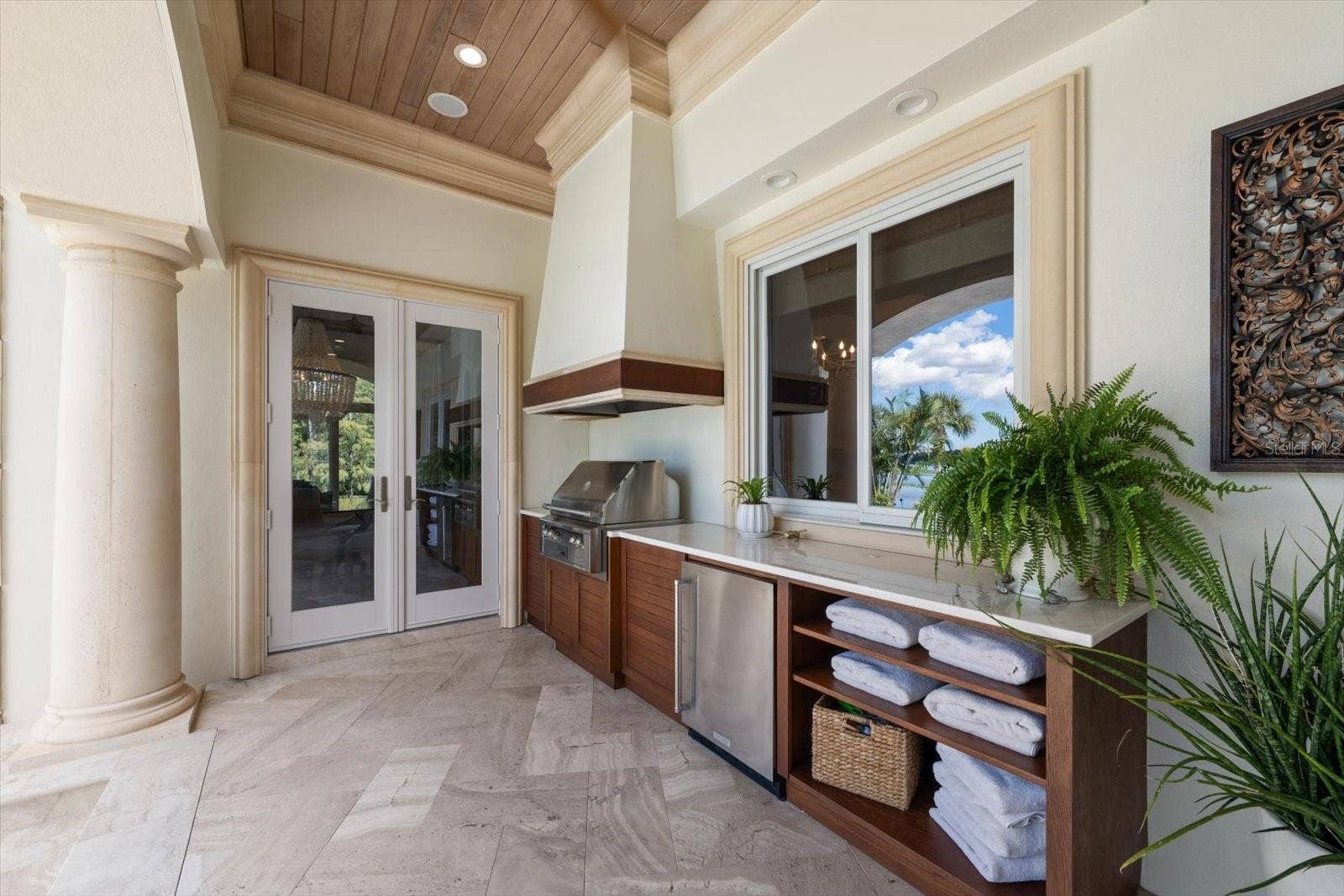 2056 COVE TRACE, Palm Harbor, FL 34685 Alfresco grill, sink & refrigerator