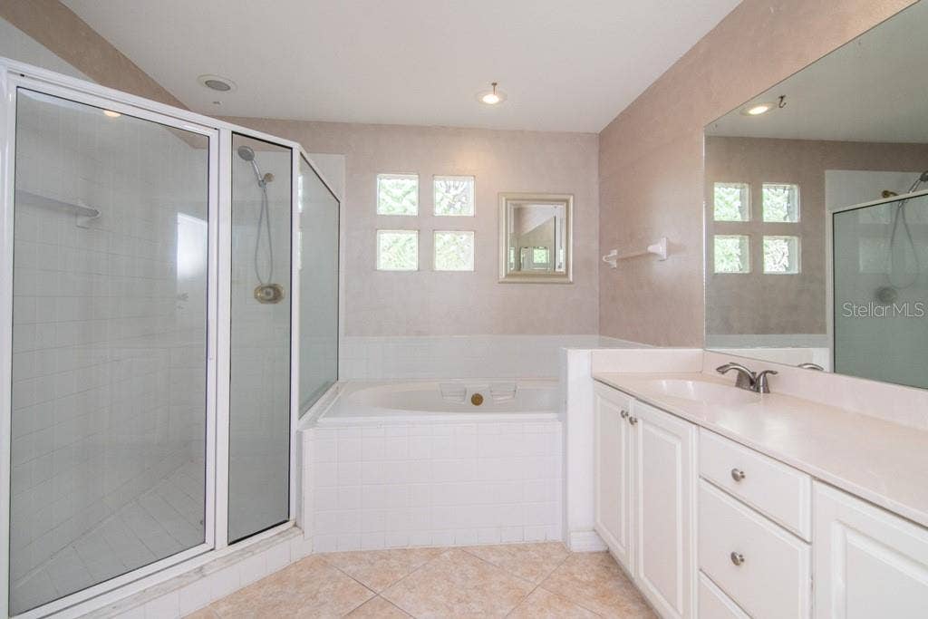 1177 SHIPWATCH CIRCLE, Tampa, FL 33602