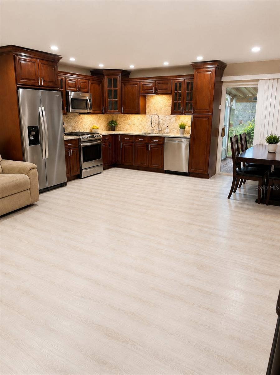 3052 PARK LANE, Dunedin, FL 34698 3052 PARK LANE, Dunedin, FL 34698