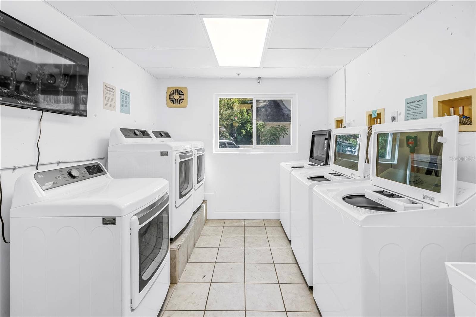 210 5TH AVENUE S, #303, St Petersburg, FL 33701 Community Laundry. NO COINS, NO CARDS. IT'S ALL FREE AND MAINTAINED WELL BY THE ASSOCIATION.