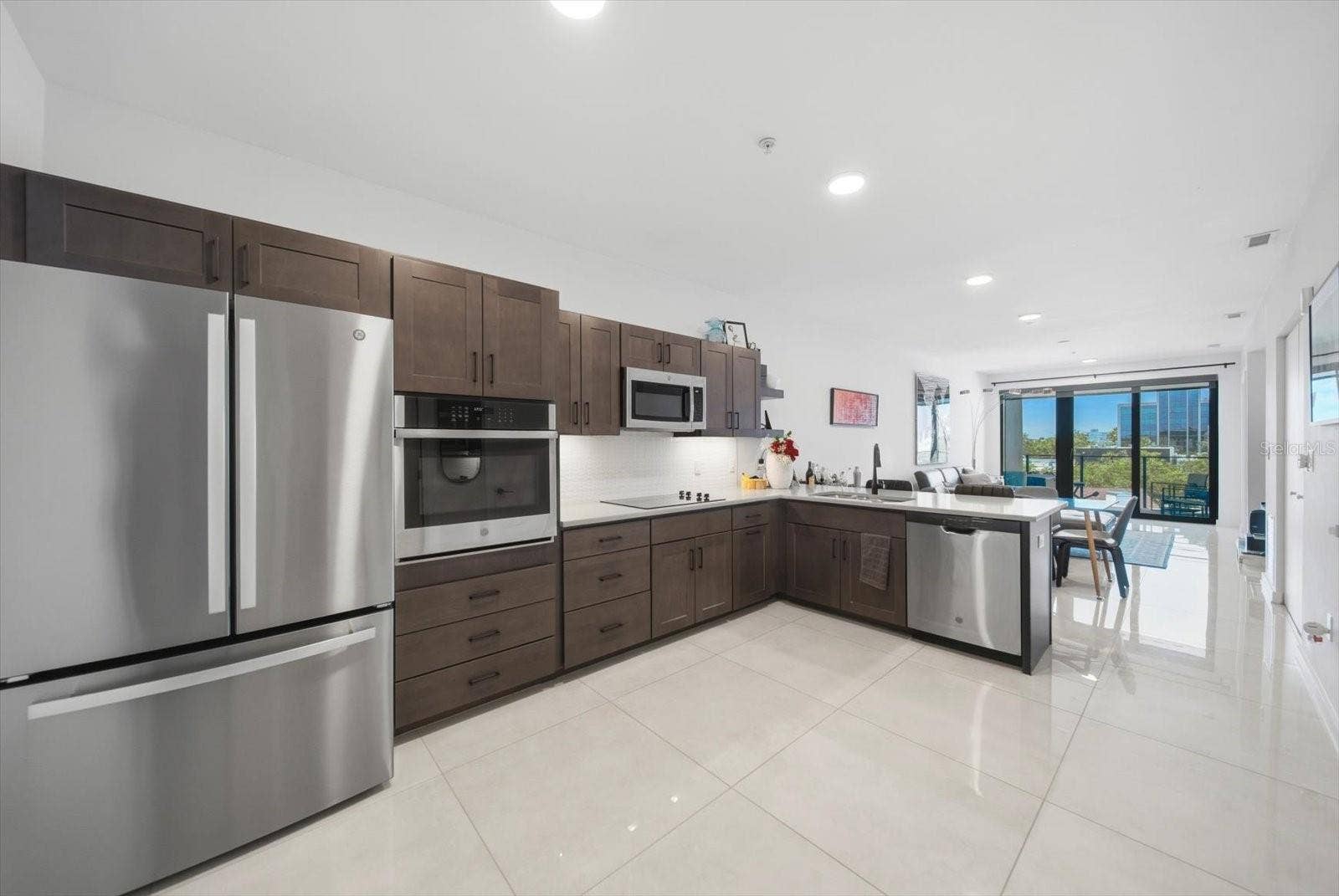132 MIRROR LAKE, #403, St Petersburg, FL 33701 132 MIRROR LAKE, #403, St Petersburg, FL 33701