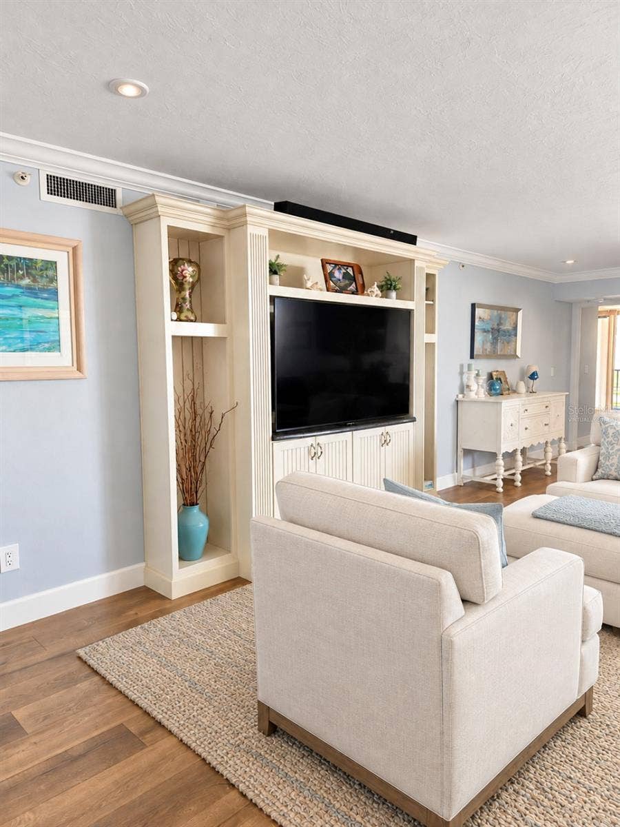 1660 GULF BOULEVARD, #706, Clearwater, FL 33767 Virtually Staged.