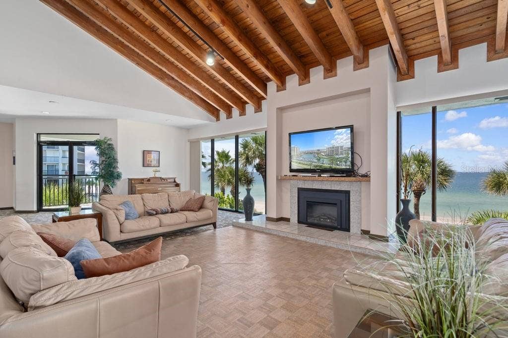 1660 GULF BOULEVARD, #706, Clearwater, FL 33767 Beachfront clubhouse