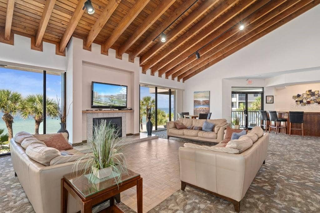 1660 GULF BOULEVARD, #706, Clearwater, FL 33767 Beachfront clubhouse