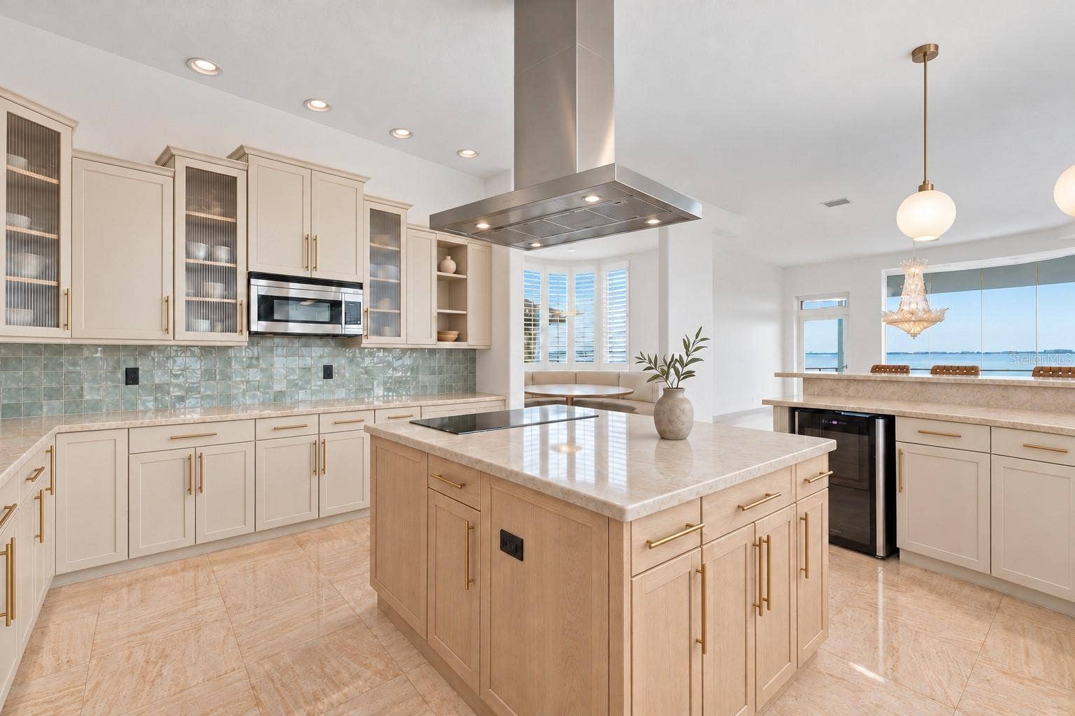 4908 64TH DRIVE W, Bradenton, FL 34210 Virtual Renovation showing updated main kitchen