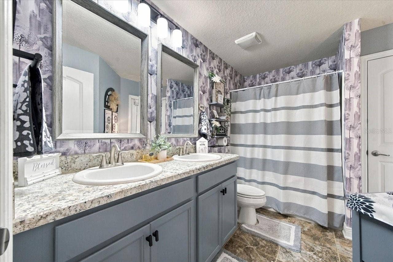 Guest Bathroom 2