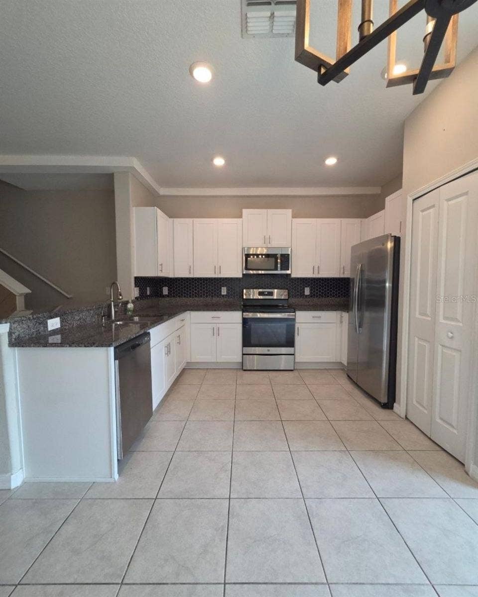 9659 PEMBROOKE PINES DRIVE, Sun City Center, FL 33573 9659 PEMBROOKE PINES DRIVE, Sun City Center, FL 33573