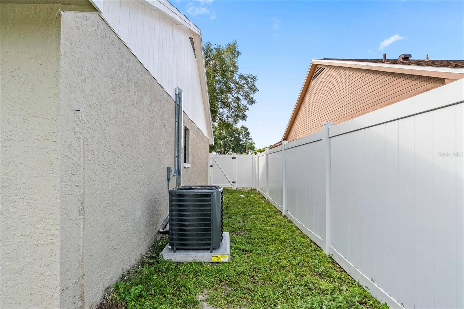 7131 HOLLOWELL DRIVE, Tampa, FL 33634