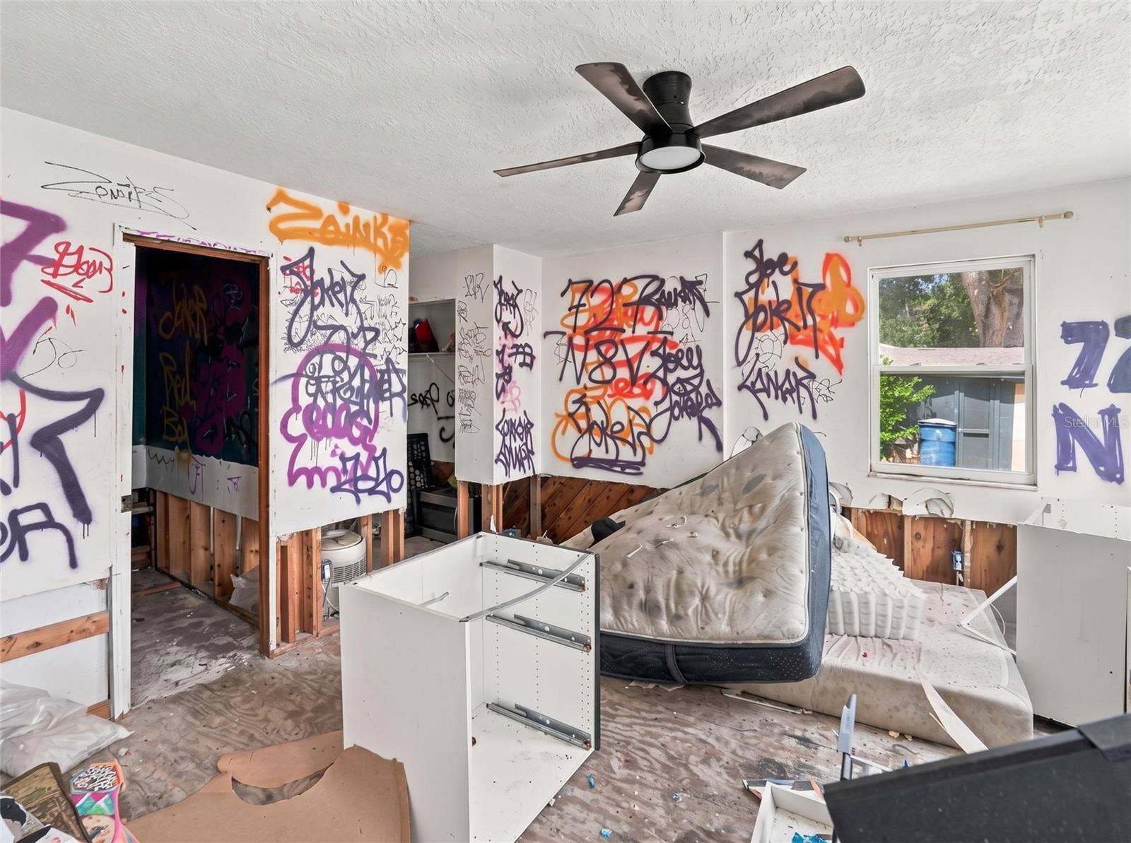 733 58TH AVENUE NE, St Petersburg, FL 33703