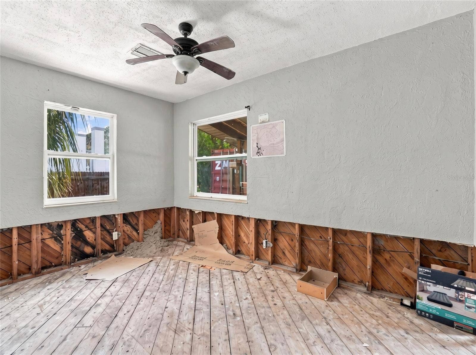 733 58TH AVENUE NE, St Petersburg, FL 33703