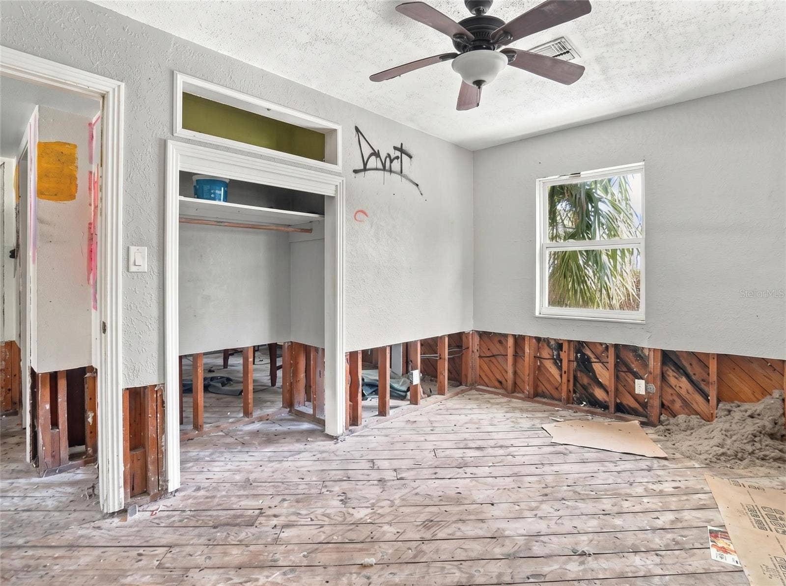 733 58TH AVENUE NE, St Petersburg, FL 33703