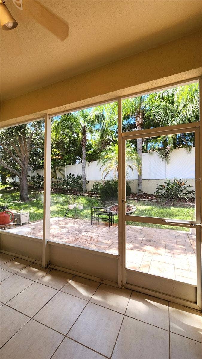 642 SPRING LAKE CIRCLE, Tarpon Springs, FL 34688 Screened rear patio.