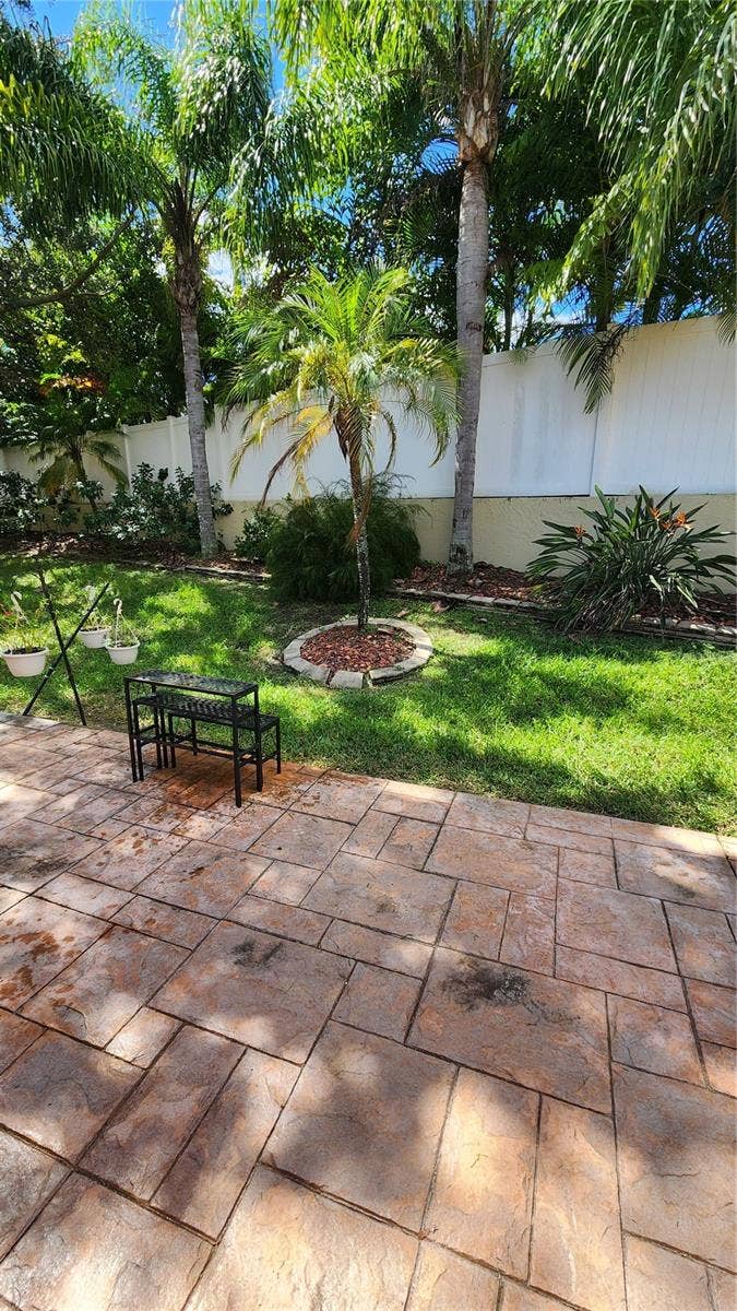 642 SPRING LAKE CIRCLE, Tarpon Springs, FL 34688 Paved area outside patio.