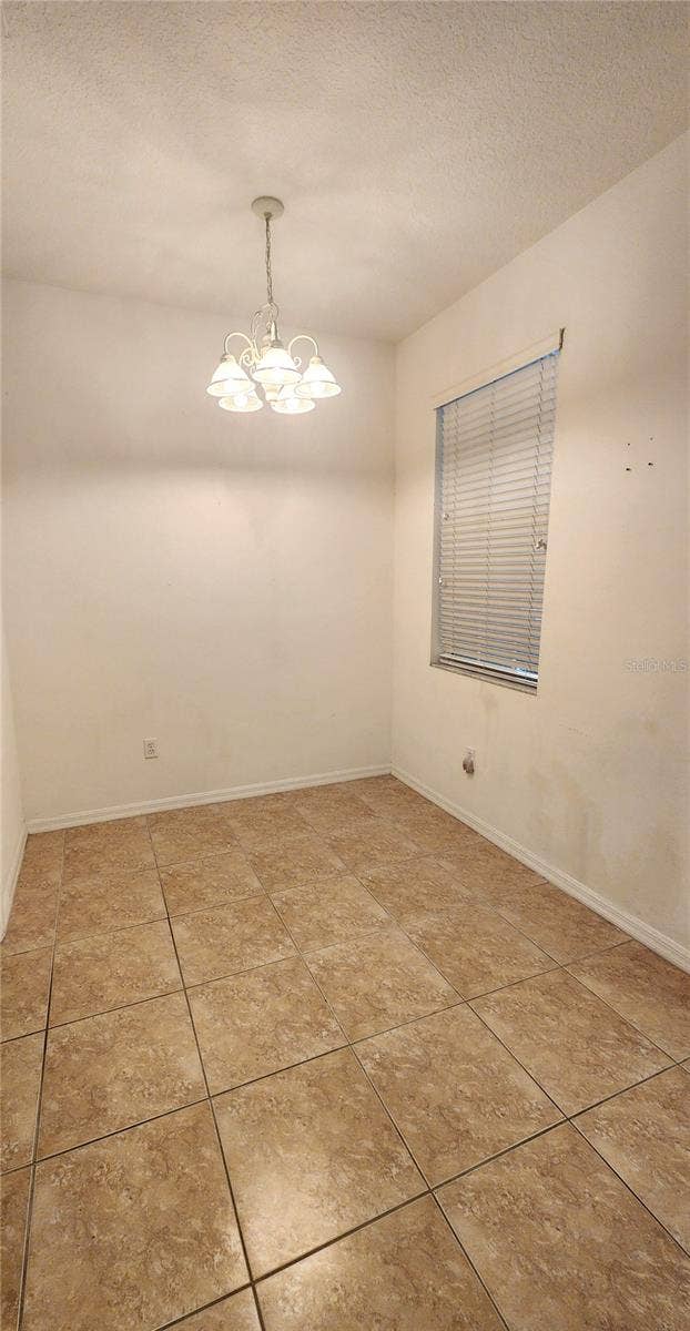 642 SPRING LAKE CIRCLE, Tarpon Springs, FL 34688 Eat in Area off the Kitchen.