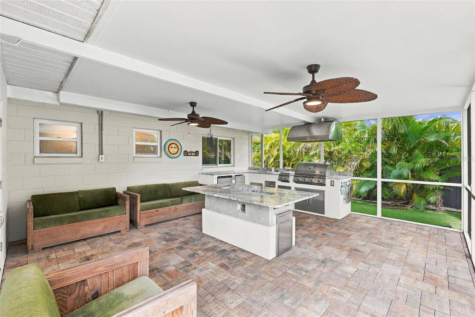 9727 GROVELAND STREET, Seminole, FL 33772 Enclosed Porch with Custom kitchen