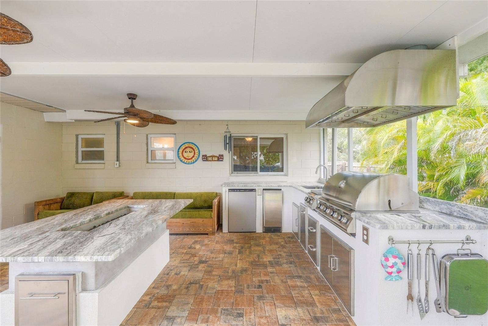 9727 GROVELAND STREET, Seminole, FL 33772 Enclosed Porch with Custom kitchen
