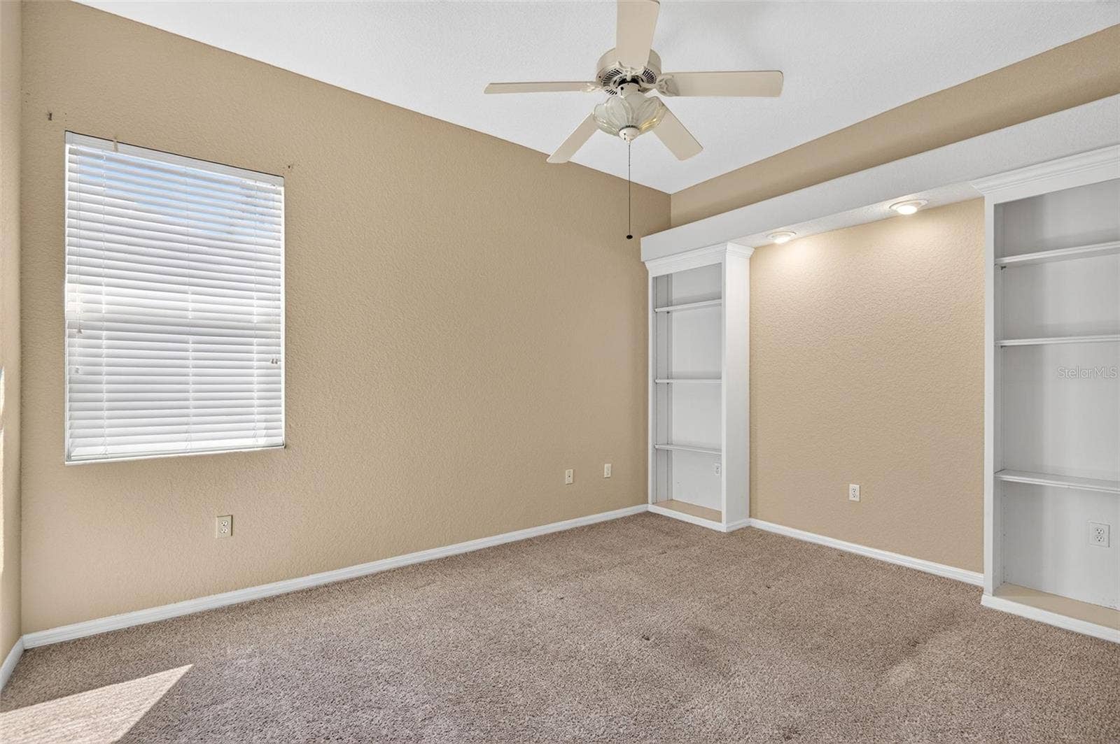 725 CITRUS WOOD LANE, Valrico, FL 33594 725 CITRUS WOOD LANE, Valrico, FL 33594
