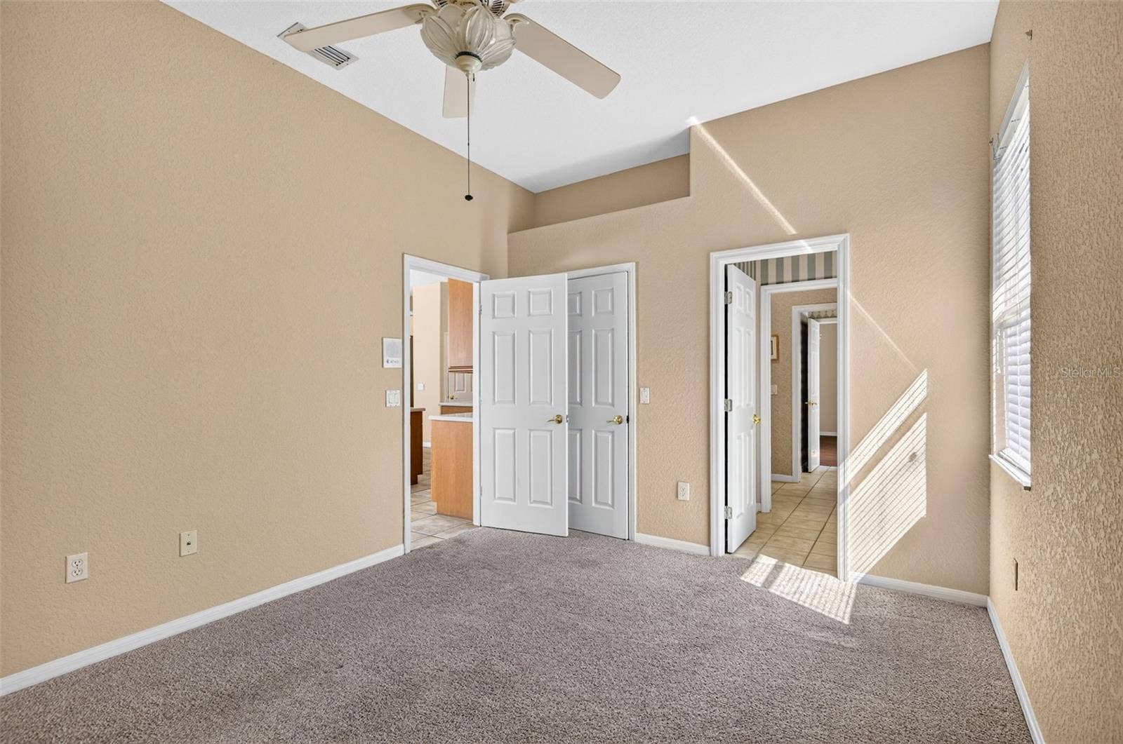 725 CITRUS WOOD LANE, Valrico, FL 33594 725 CITRUS WOOD LANE, Valrico, FL 33594