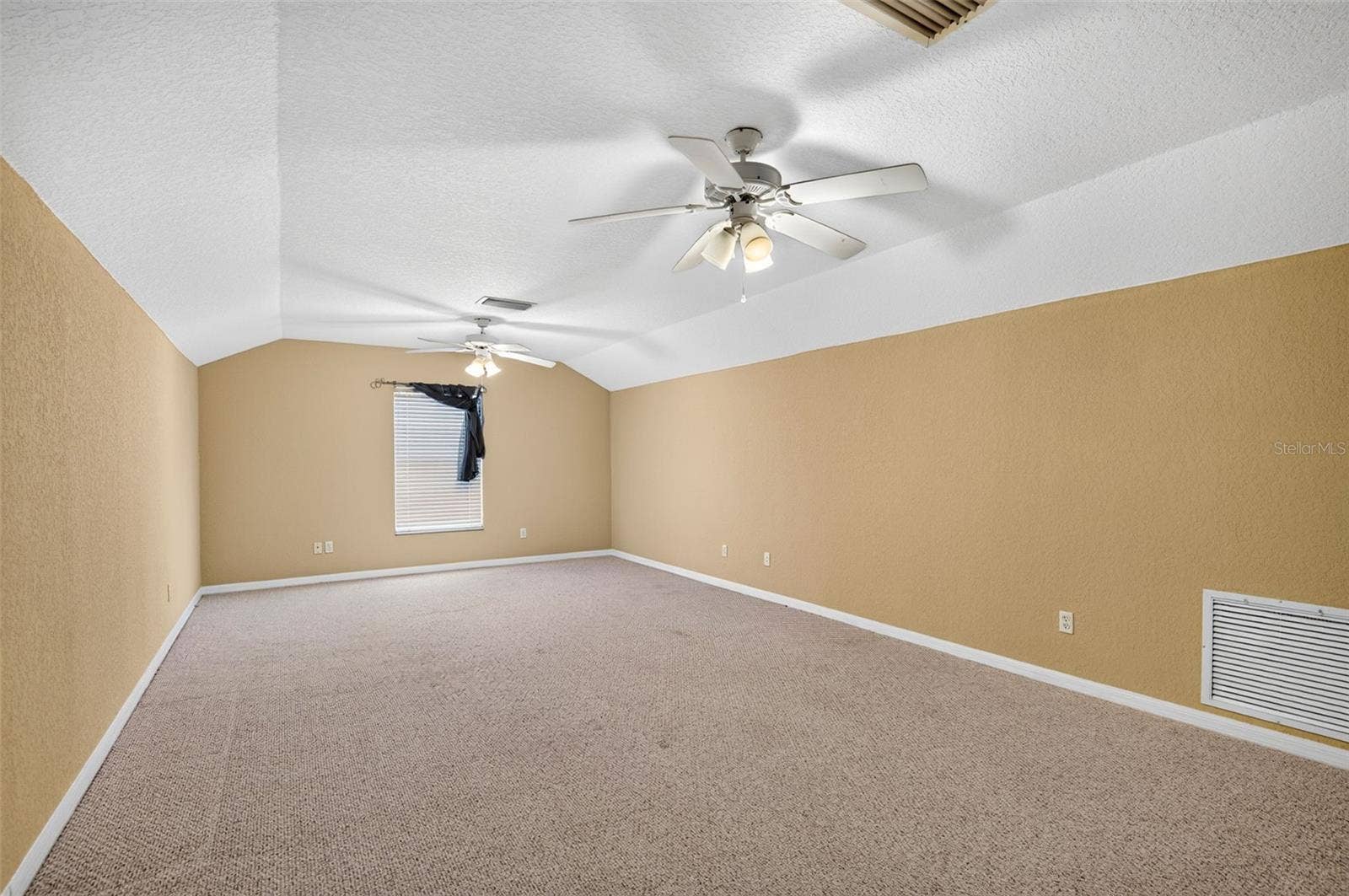 725 CITRUS WOOD LANE, Valrico, FL 33594 725 CITRUS WOOD LANE, Valrico, FL 33594