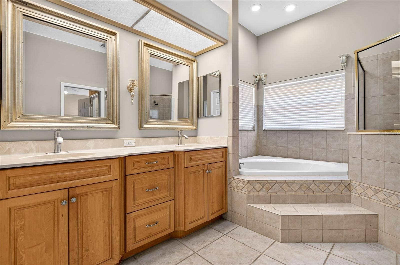 725 CITRUS WOOD LANE, Valrico, FL 33594 725 CITRUS WOOD LANE, Valrico, FL 33594