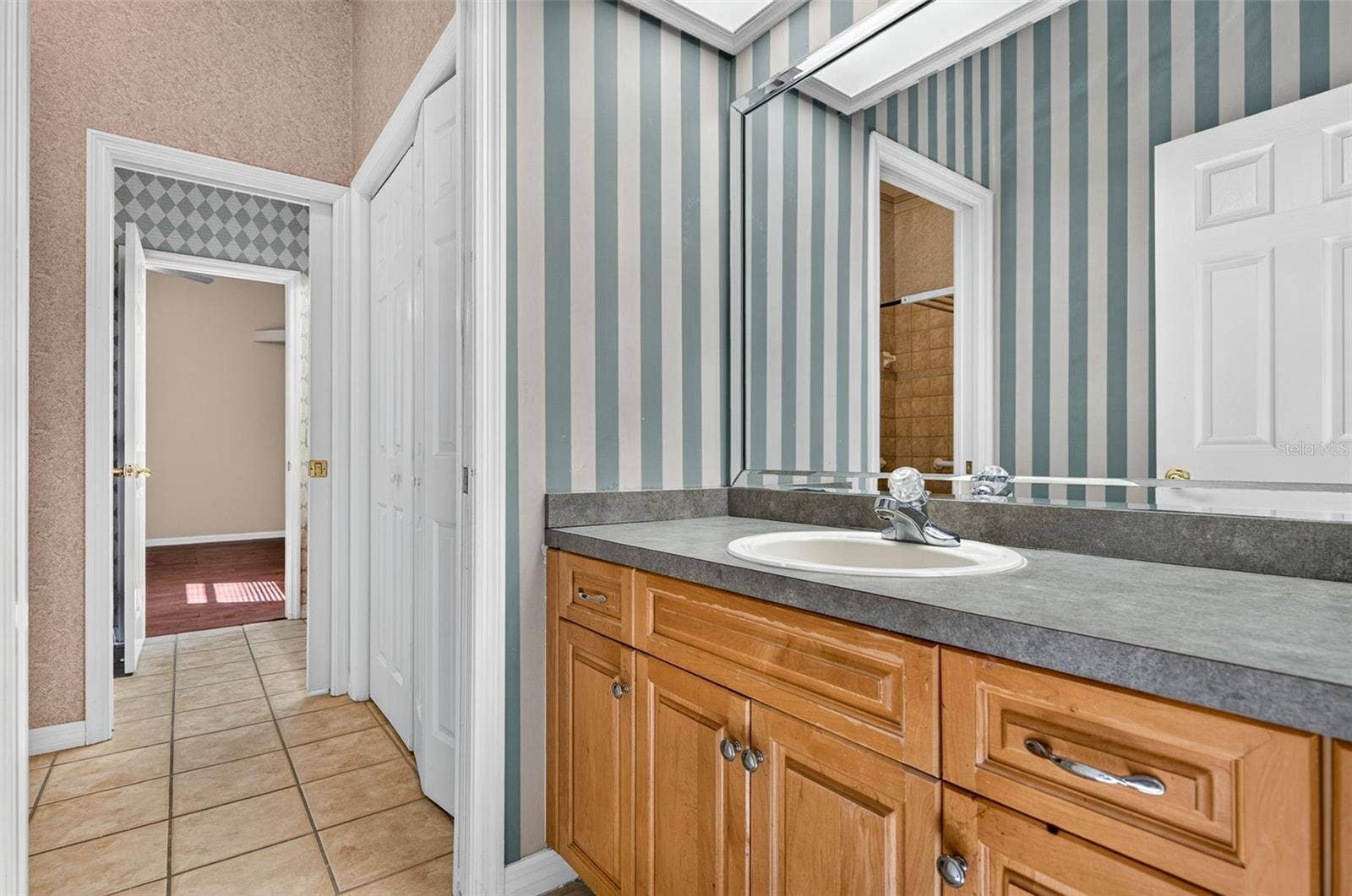 725 CITRUS WOOD LANE, Valrico, FL 33594 725 CITRUS WOOD LANE, Valrico, FL 33594
