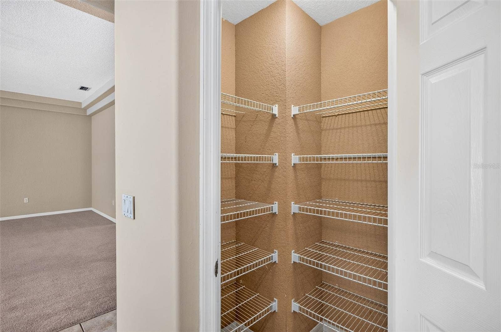 725 CITRUS WOOD LANE, Valrico, FL 33594 725 CITRUS WOOD LANE, Valrico, FL 33594