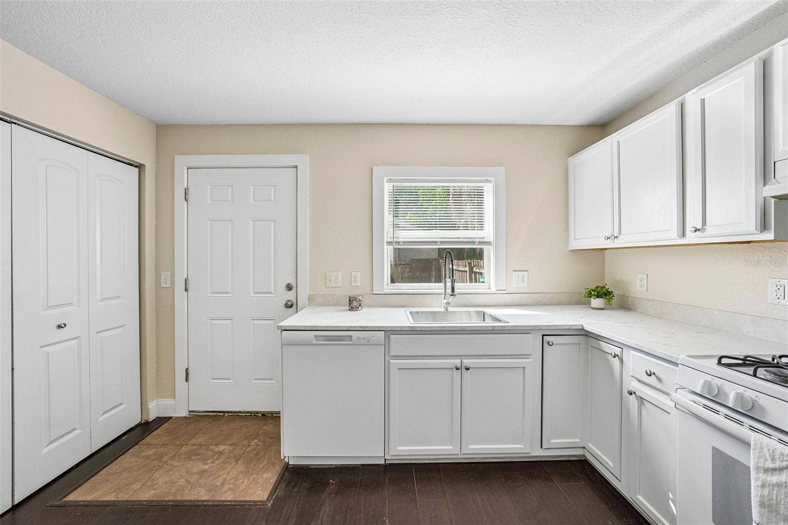 1646 28TH AVENUE N, St Petersburg, FL 33713 1646 28TH AVENUE N, St Petersburg, FL 33713
