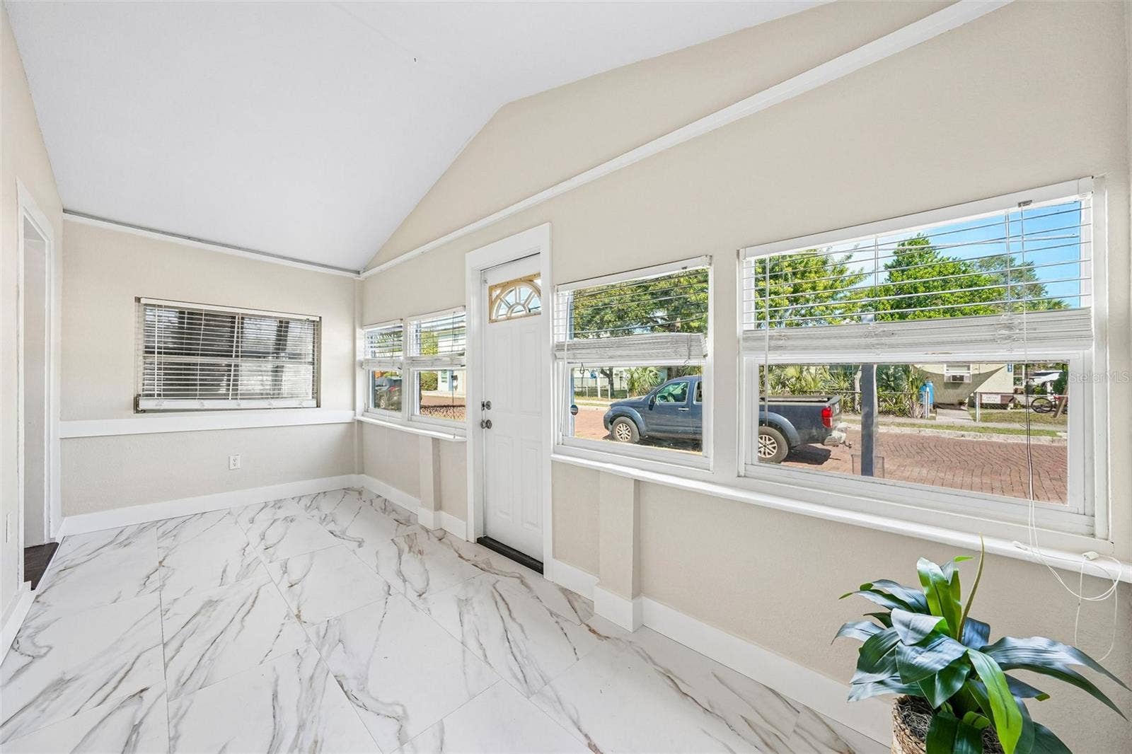 1646 28TH AVENUE N, St Petersburg, FL 33713 1646 28TH AVENUE N, St Petersburg, FL 33713