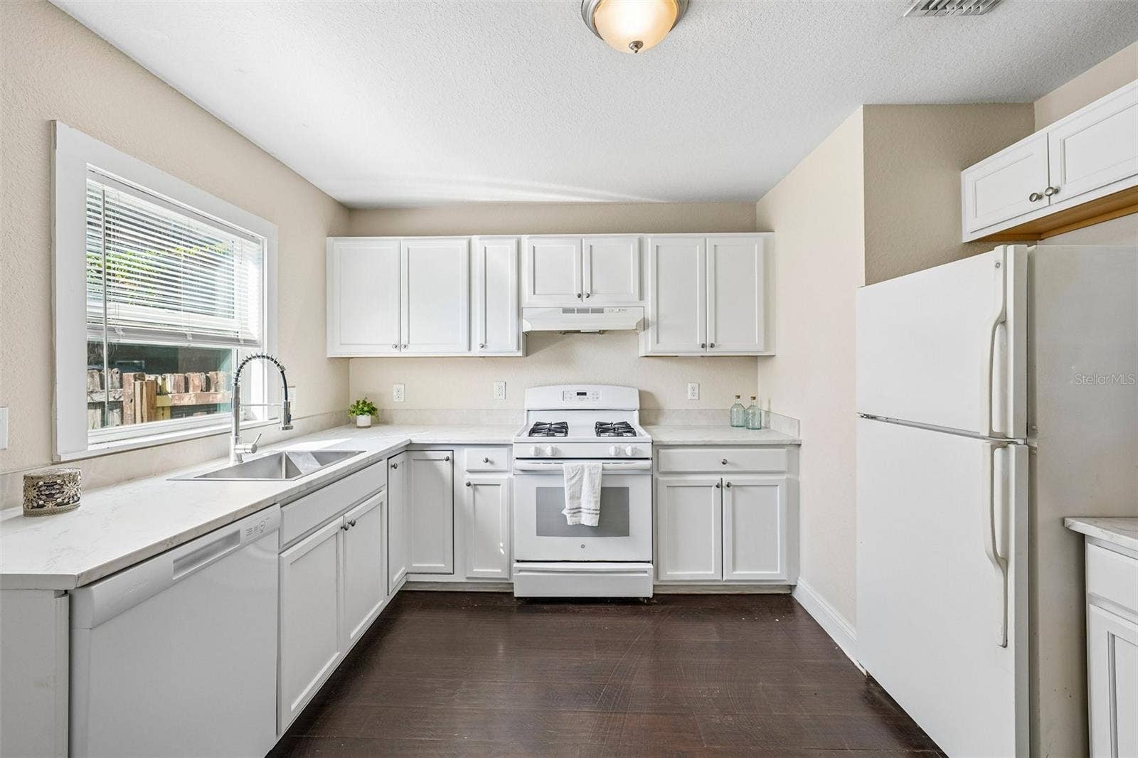 1646 28TH AVENUE N, St Petersburg, FL 33713 1646 28TH AVENUE N, St Petersburg, FL 33713
