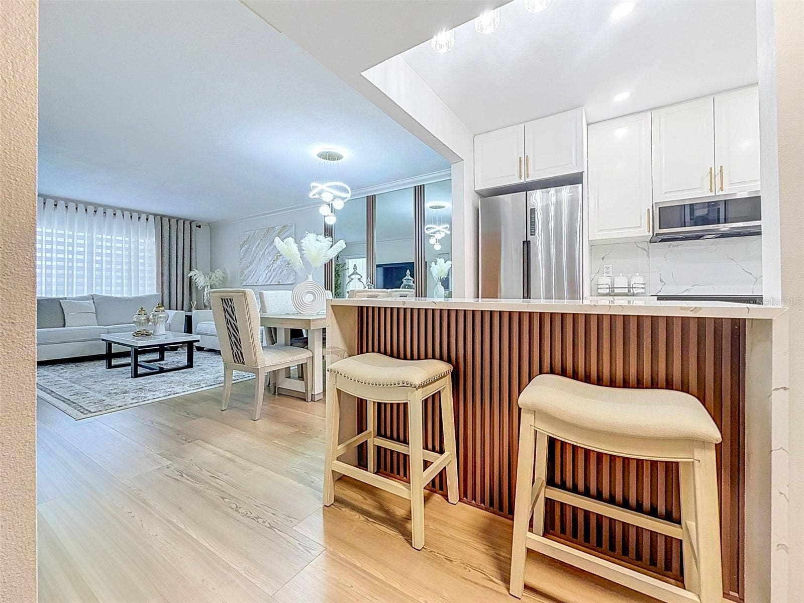 1520 GLEN OAKS DRIVE E, #244, Sarasota, FL 34232 1520 GLEN OAKS DRIVE E, #244, Sarasota, FL 34232