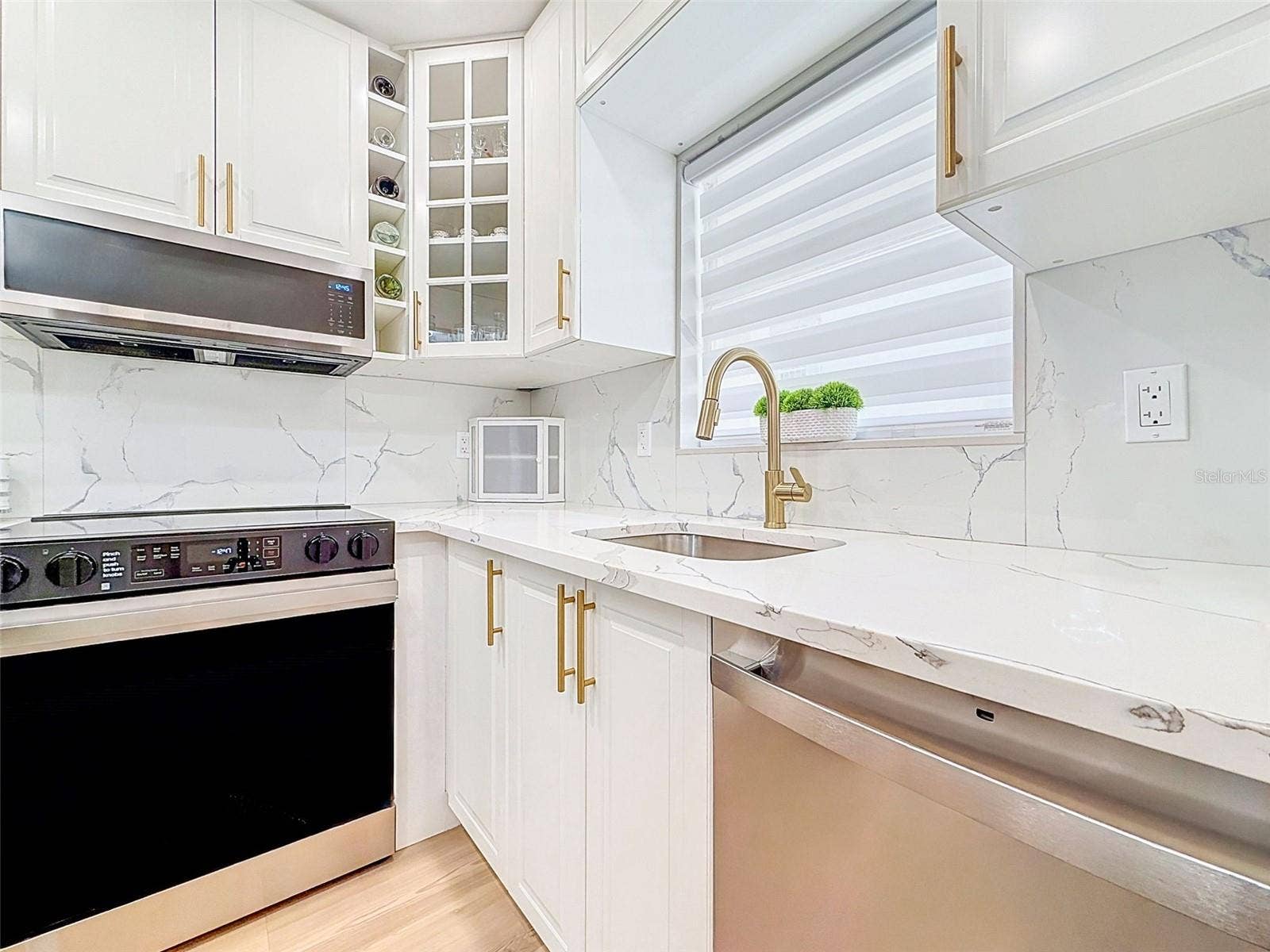 1520 GLEN OAKS DRIVE E, #244, Sarasota, FL 34232 1520 GLEN OAKS DRIVE E, #244, Sarasota, FL 34232