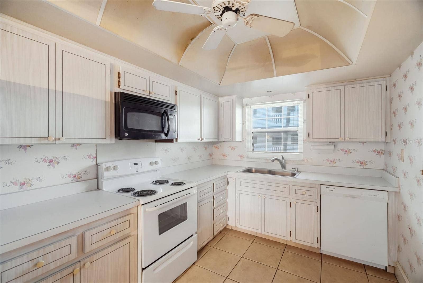 131 BLUFF VIEW DRIVE, #107, Belleair Bluffs, FL 33770