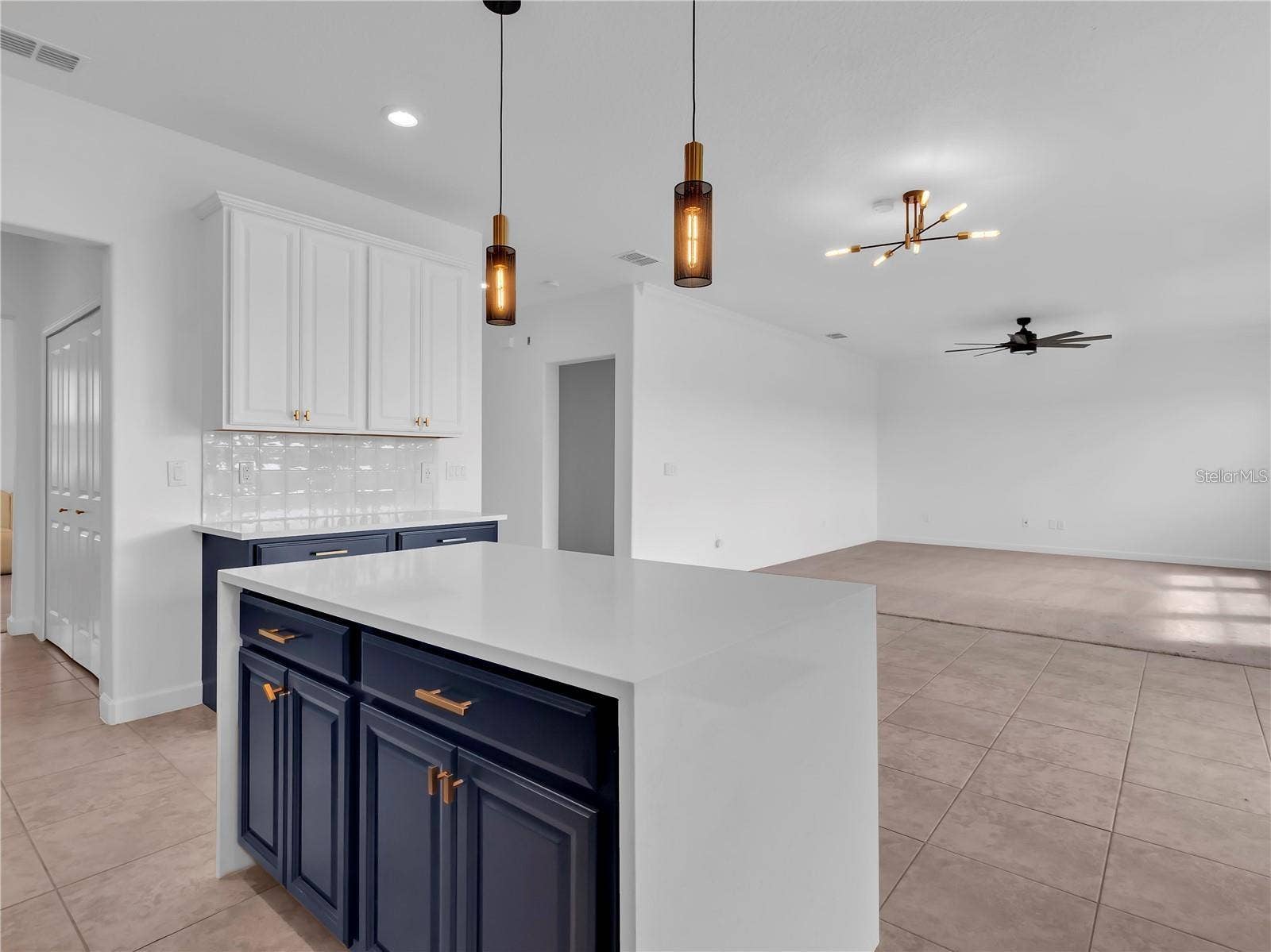 5052 IVORY STONE DRIVE, Wimauma, FL 33598 5052 IVORY STONE DRIVE, Wimauma, FL 33598