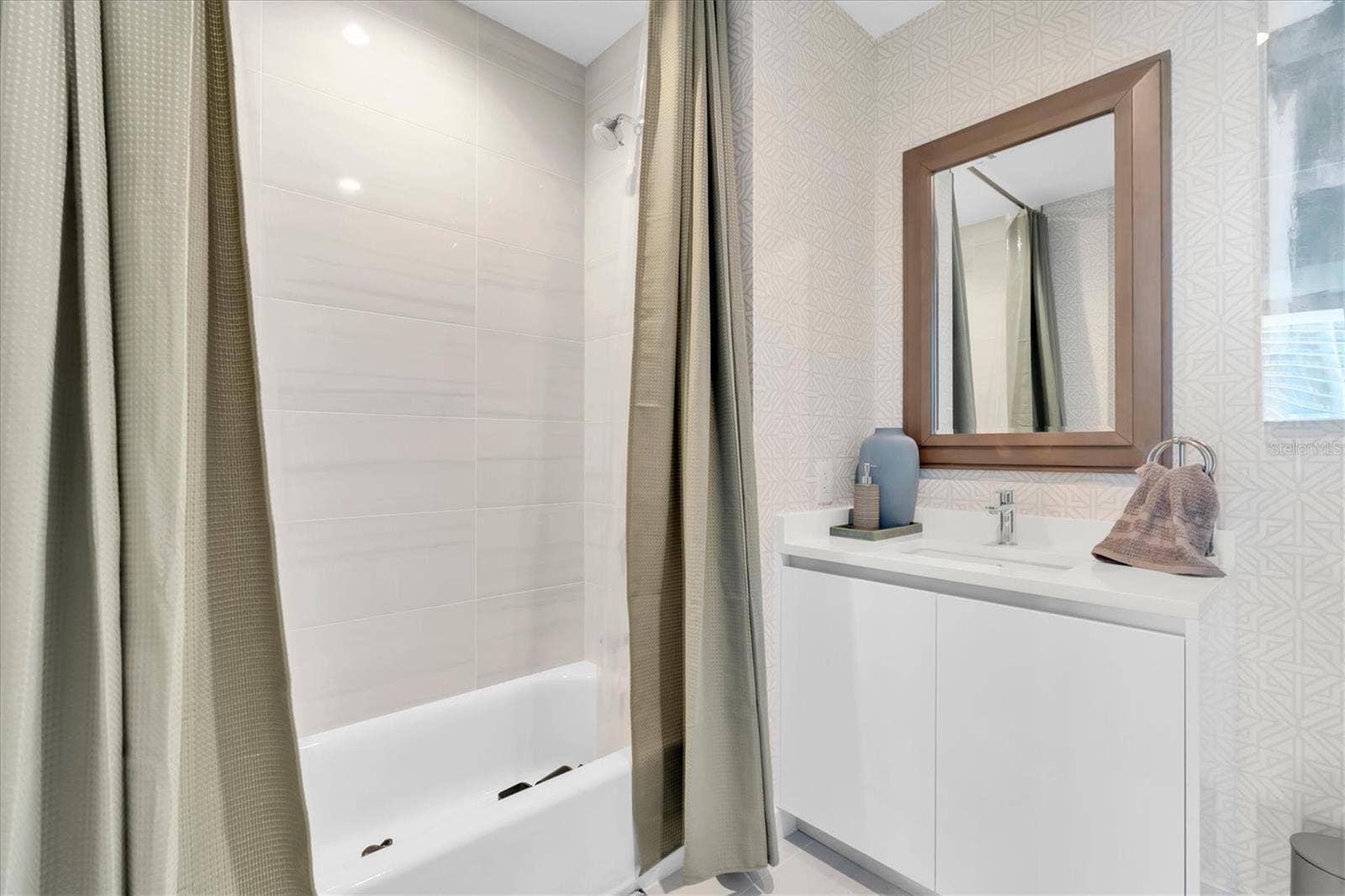 400 CENTRAL AVENUE, #2005, St Petersburg, FL 33701 400 CENTRAL AVENUE, #2005, St Petersburg, FL 33701