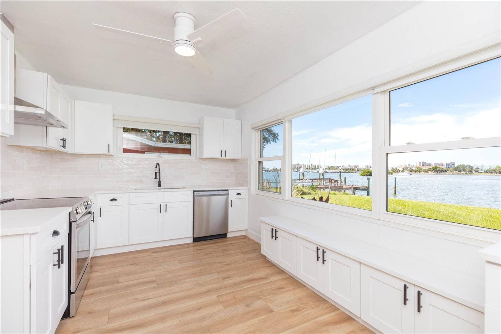 7160 S S, SHORE DR DRIVE, South Pasadena, FL 33707