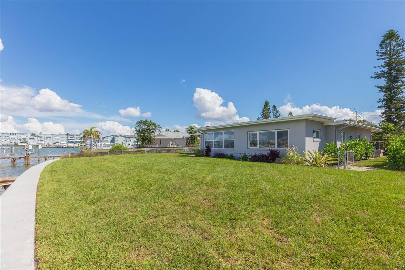 7160 S S, SHORE DR DRIVE, South Pasadena, FL 33707
