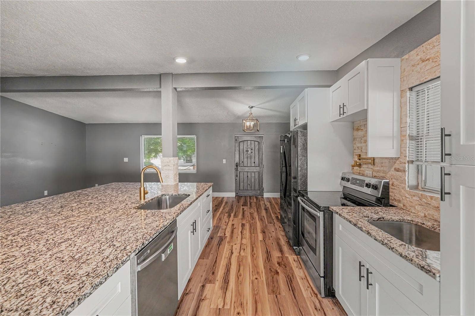 217 GARDEN CIRCLE, Belleair, FL 33756 Kitchen