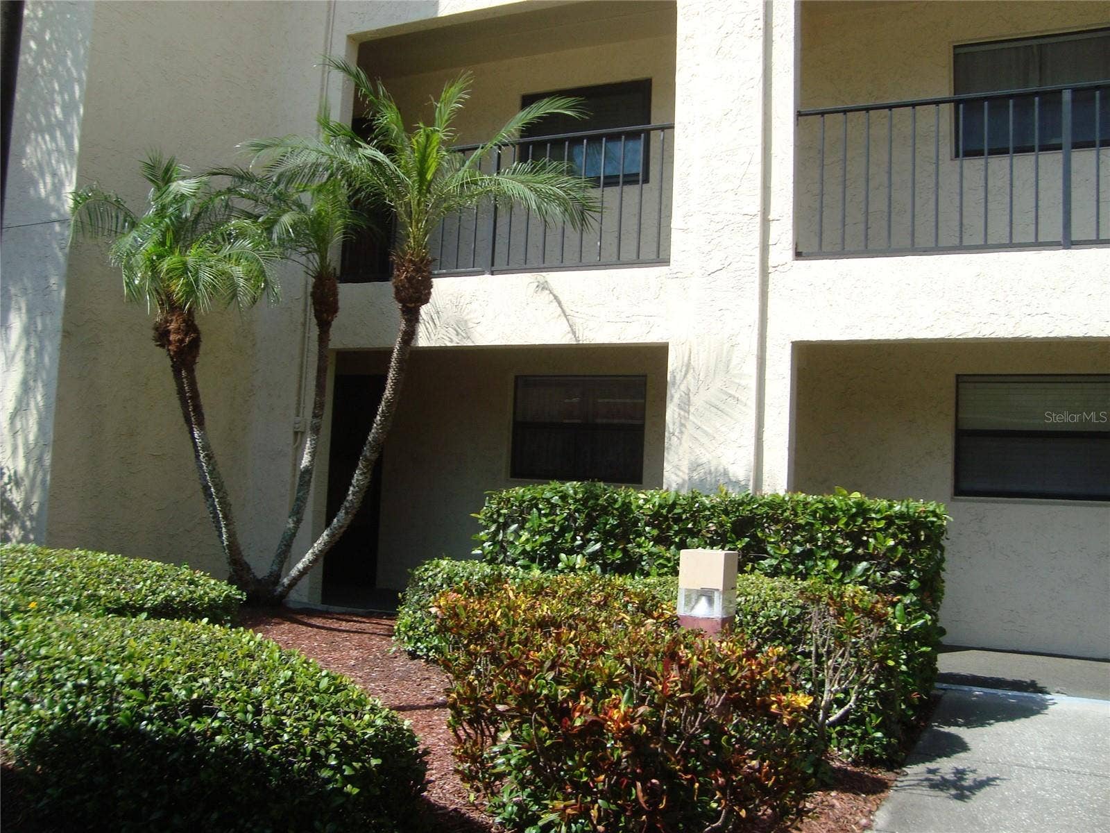 11485 OAKHURST ROAD, #A106, Largo, FL 33774 FIRST FLOOR AND A CORNER UNIT