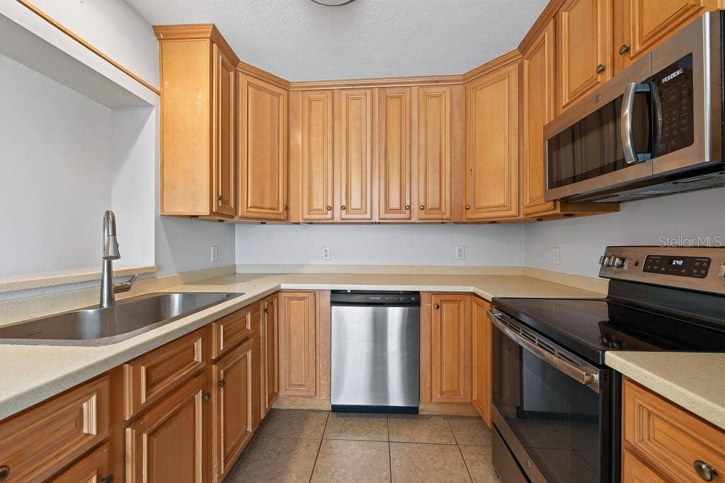 1708 POND LAKE DRIVE, Tampa, FL 33612