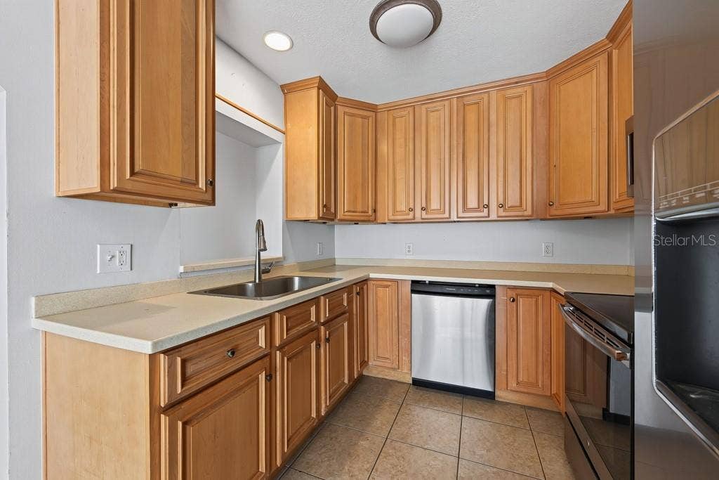 1708 POND LAKE DRIVE, Tampa, FL 33612