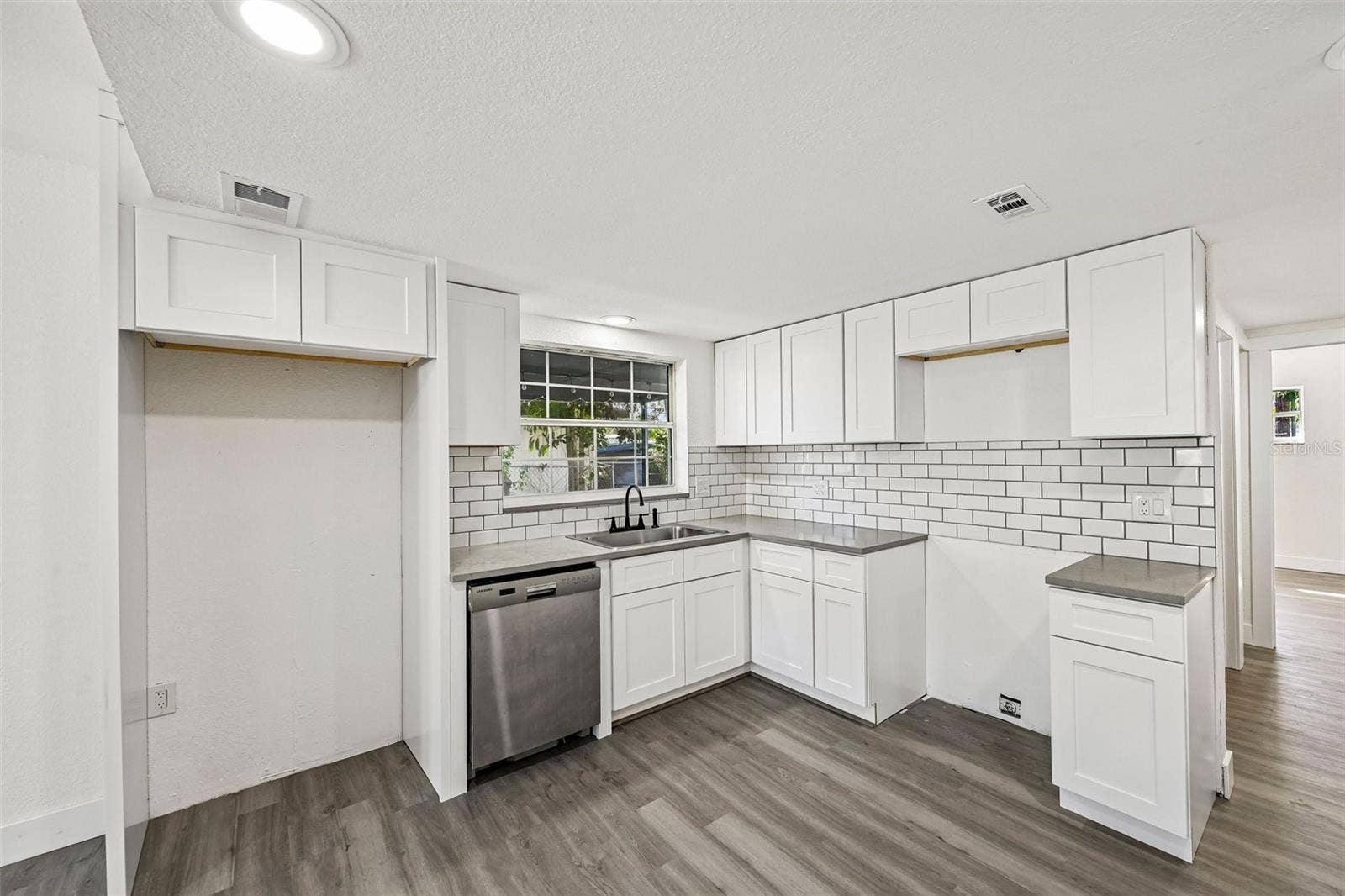 22159 ONEIDA AVENUE, Port Charlotte, FL 33952 22159 ONEIDA AVENUE, Port Charlotte, FL 33952