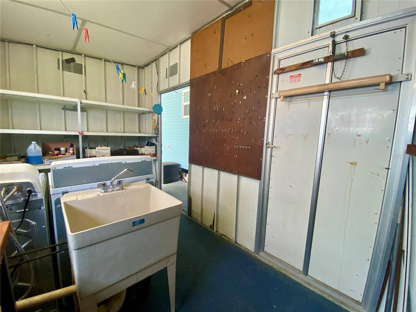 Handy utility sink