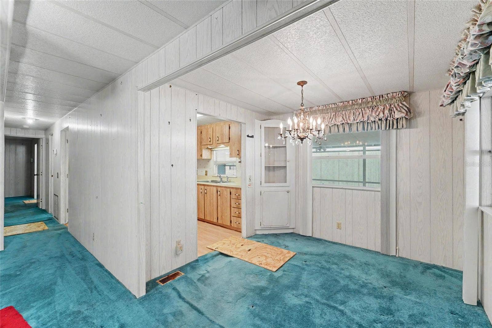 Access kitchen from either direction