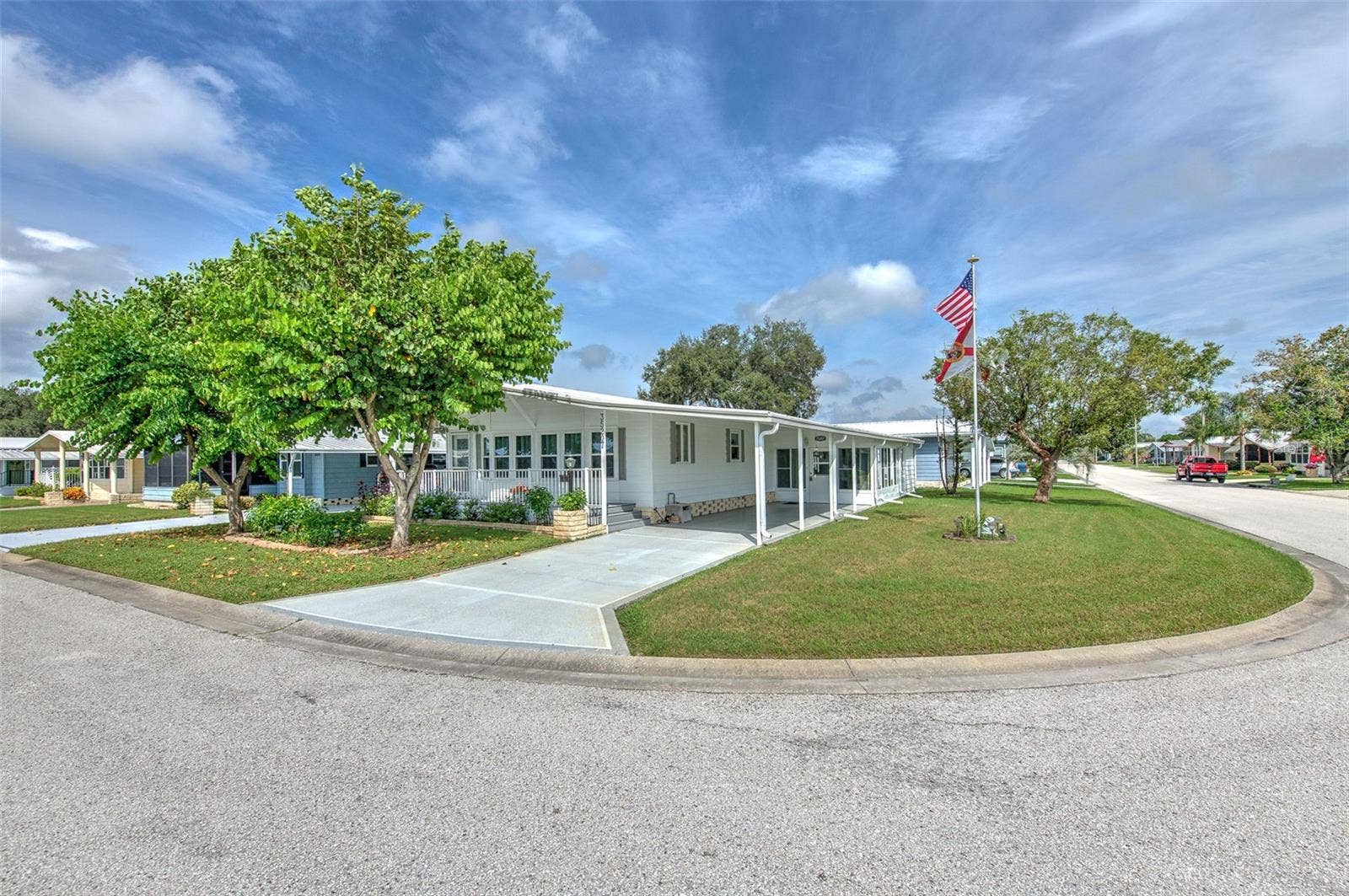 35207 MAKENZIE STREET, Zephyrhills, FL 33541 35207 MAKENZIE STREET, Zephyrhills, FL 33541