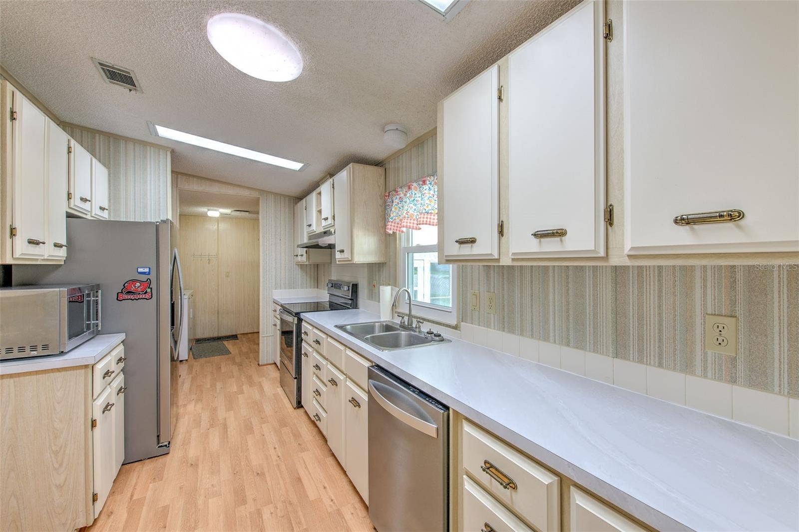 35207 MAKENZIE STREET, Zephyrhills, FL 33541 35207 MAKENZIE STREET, Zephyrhills, FL 33541