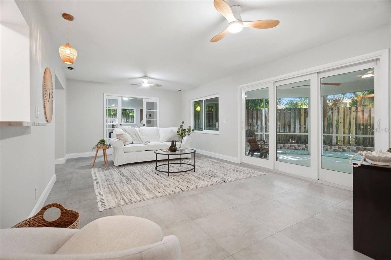 4700 14TH STREET NE, St Petersburg, FL 33703 Family room.