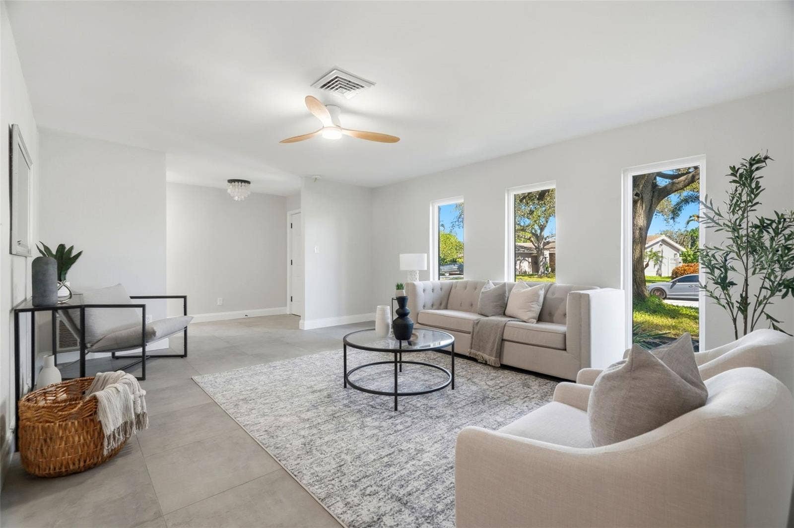 4700 14TH STREET NE, St Petersburg, FL 33703 Living room.