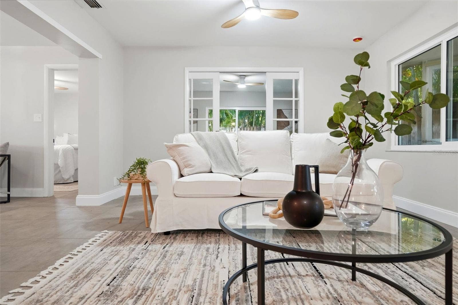 4700 14TH STREET NE, St Petersburg, FL 33703 Family room.