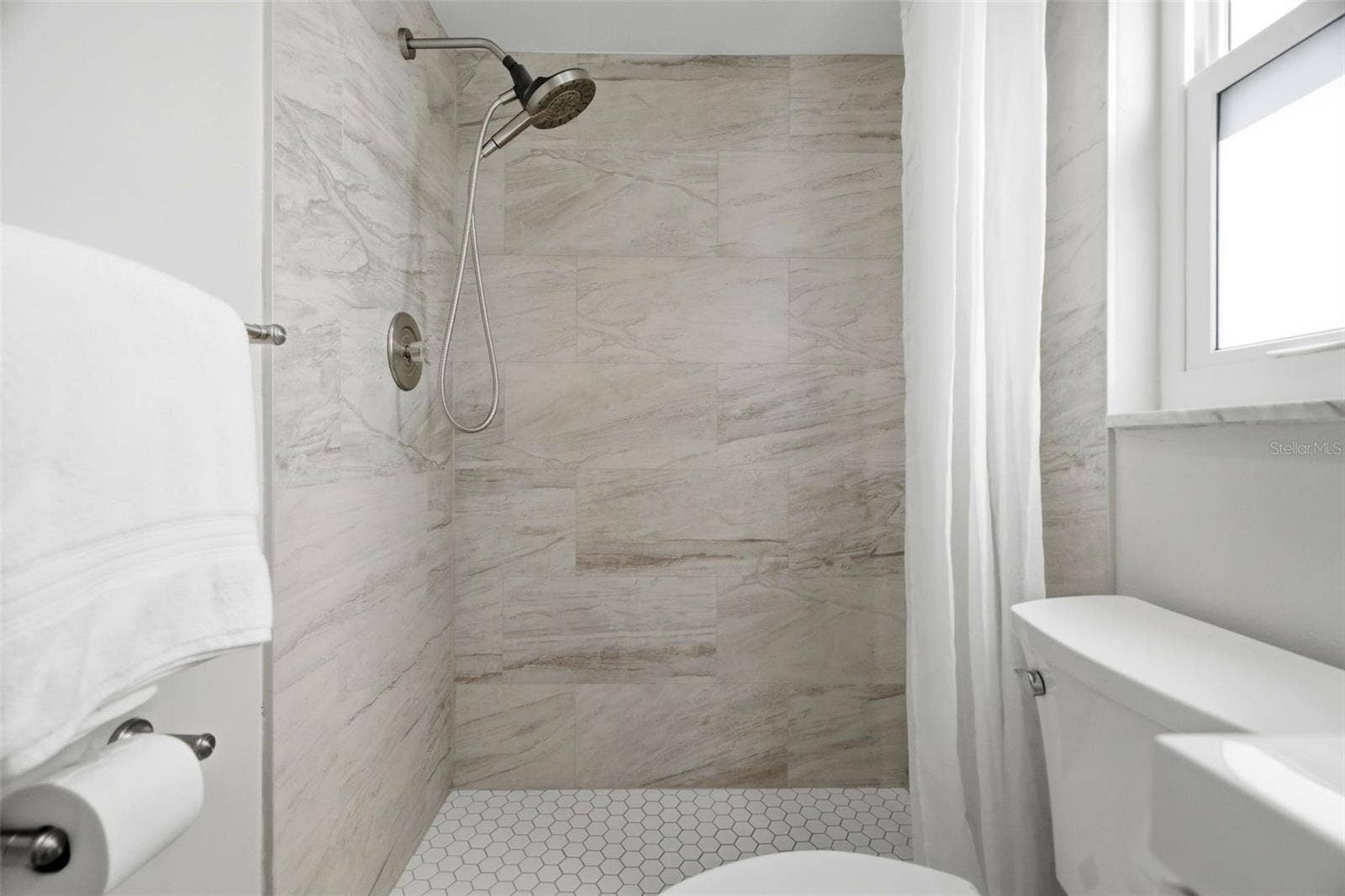 4700 14TH STREET NE, St Petersburg, FL 33703 Primary ensuite bathroom.