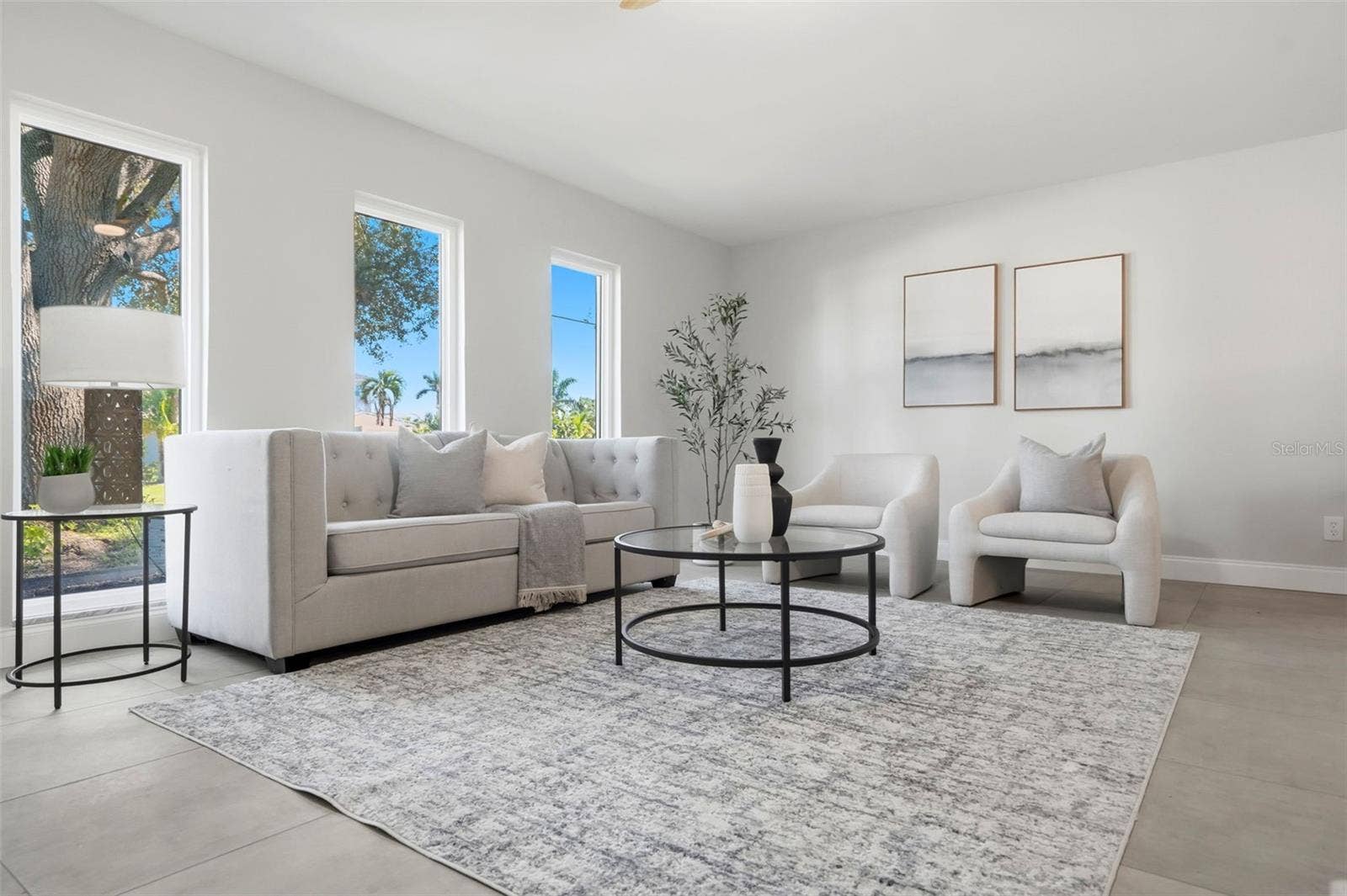 4700 14TH STREET NE, St Petersburg, FL 33703 Living room.